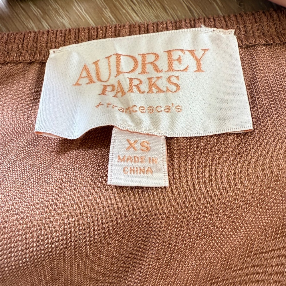 Francesca's Women's Short Sleeve Tie Back Top - Picture 3 of 5